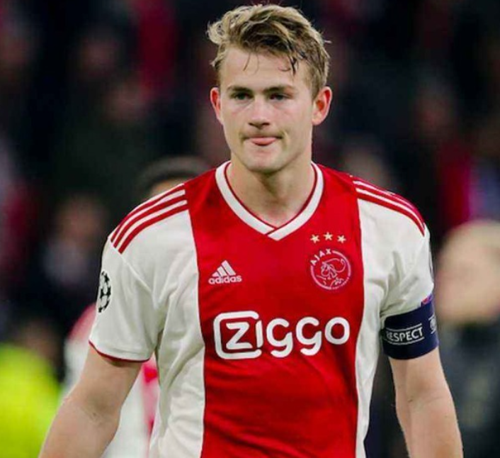 德里赫特：從低谷中崛起，于競爭中奮進