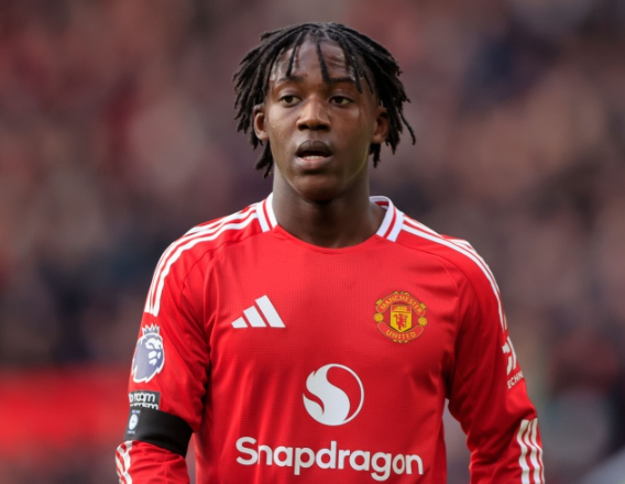 曼聯(lián)風(fēng)波：梅努與阿莫林互動(dòng)背后的輿論漣漪